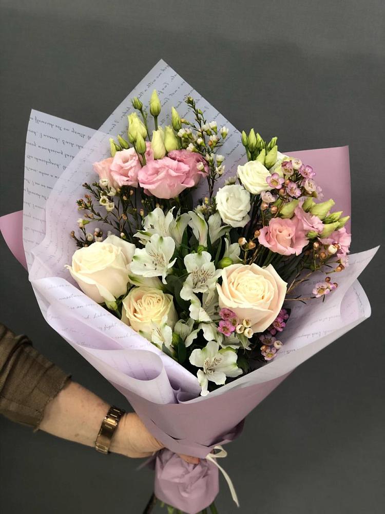 Букет цветов из: Альстромерии, Розы и Лизиантусы в городе Грязи