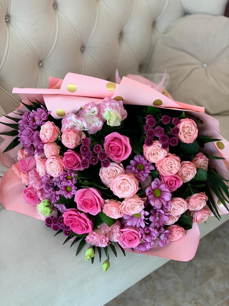 Букет цветов из: Хризантемы, Розы и Лизиантусы в городе Грязи