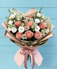 Букет цветов из:  Розы, Альстромерии и Лизиантусы в городе Грязи