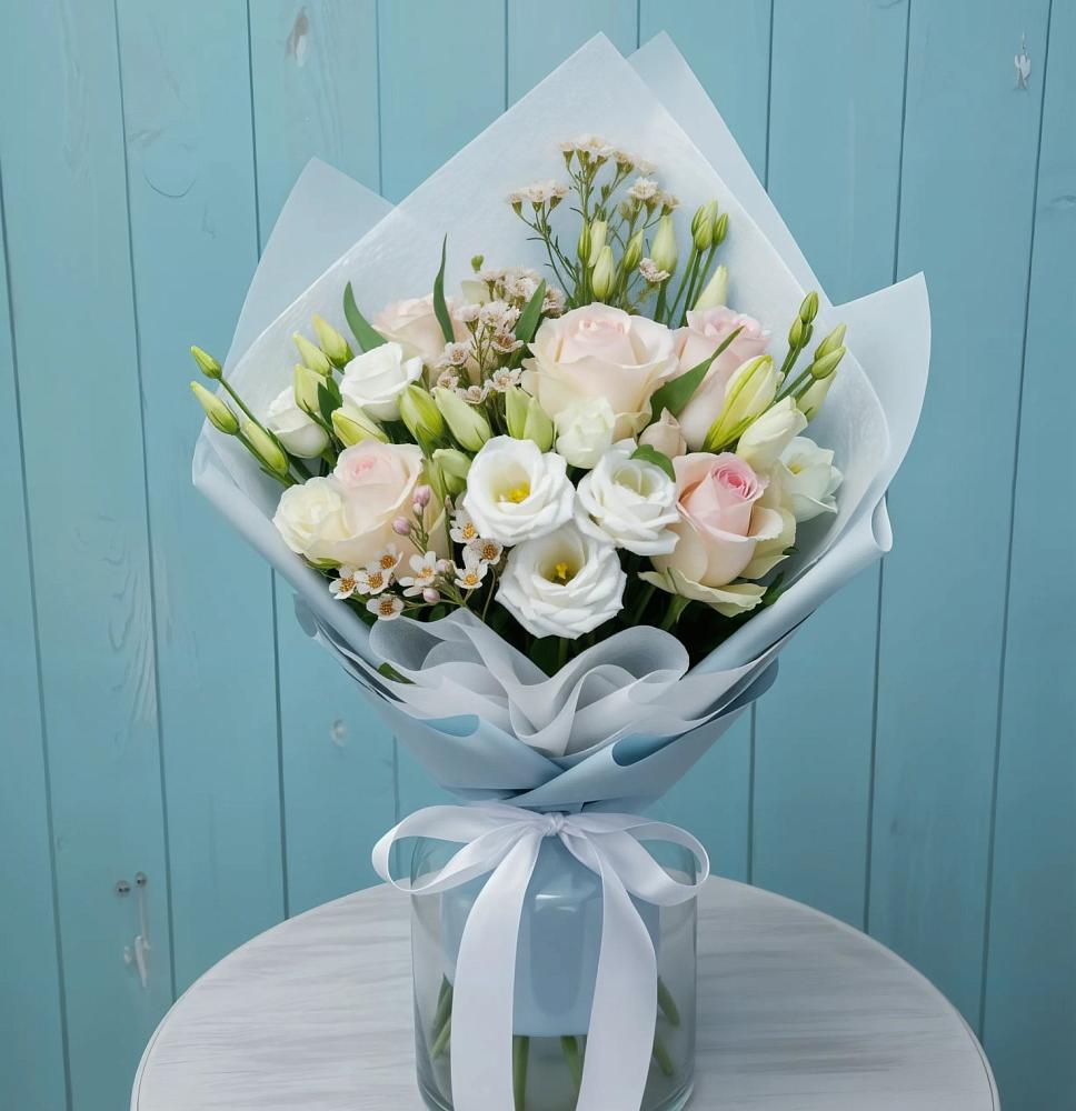 Букет цветов из: Розы и Лизиантусы в городе Грязи