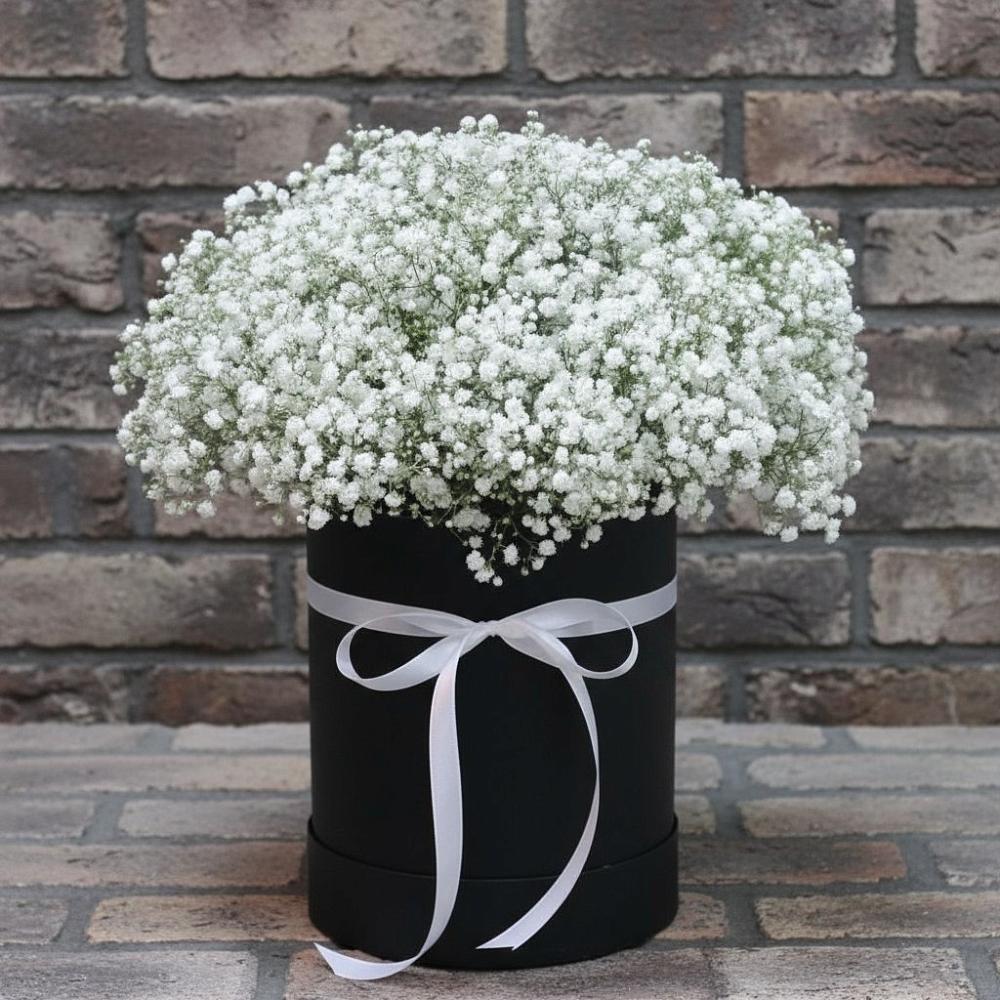 Цветочная композиция из Гипсофила в шляпной коробке в городе Грязи