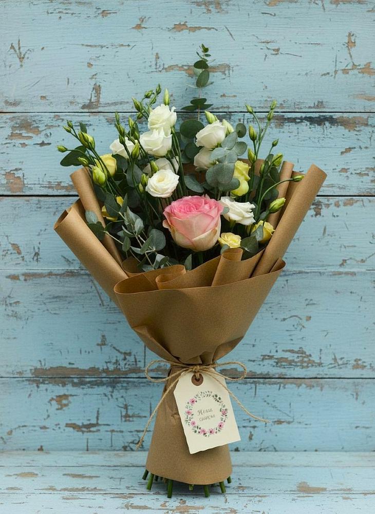 Букет цветов из: Розы и Лизиантусы в городе Грязи