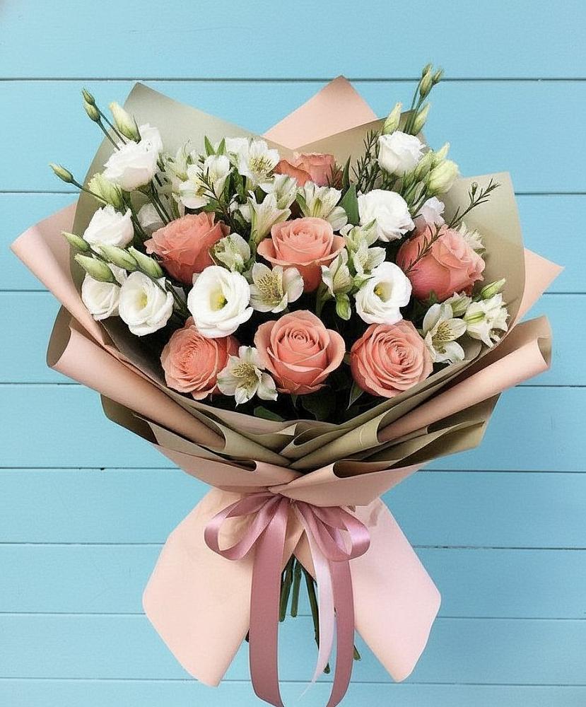 Букет цветов из: Розы, Альстромерии и Лизиантусы в городе Грязи