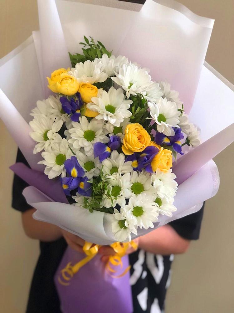 Букет цветов из: Ирисы, Хризантемы и Розы в городе Грязи