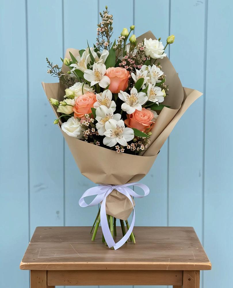 Букет цветов из: Альстромерии, Лизиантусы, Розы и Хризантемы в городе Грязи