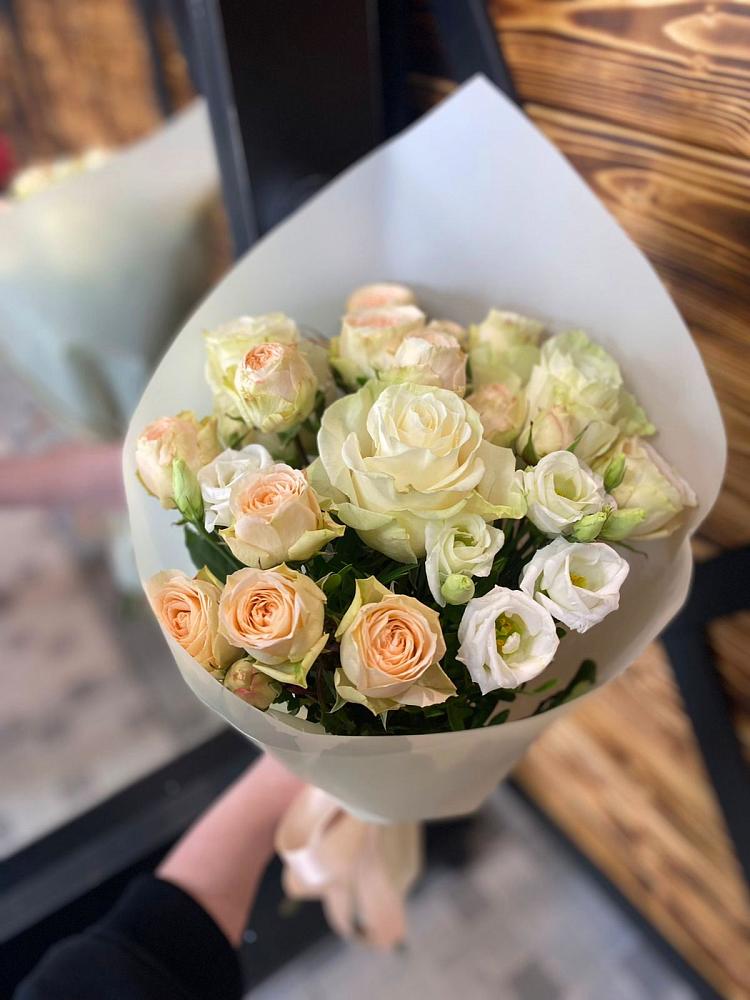 Букет цветов из: Розы и Лизиантусы в городе Грязи