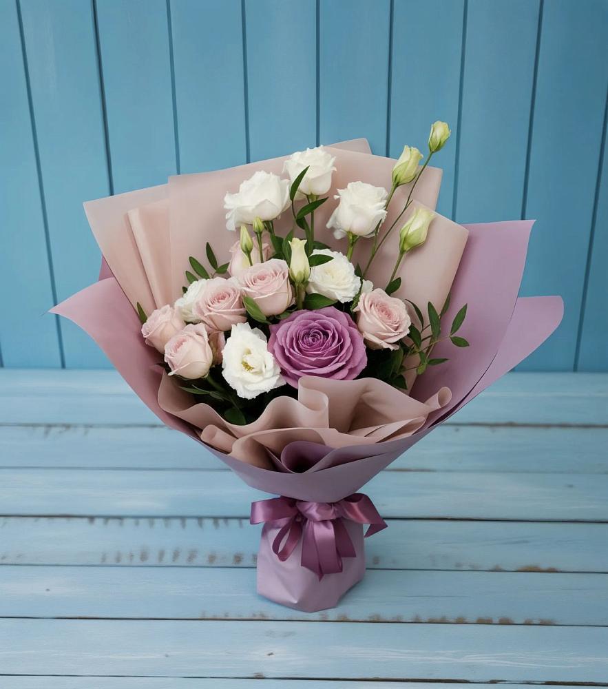 Букет цветов из: Розы и Лизиантусы в городе Грязи